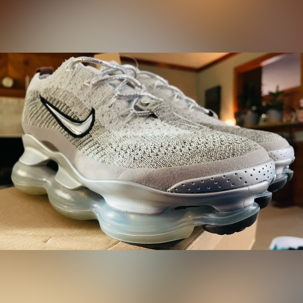 Nike Air Max Scorpion FK
Metallic silver (FD4612-001)
Women’s 8
Youth 6.5 - Picture 4 of 16